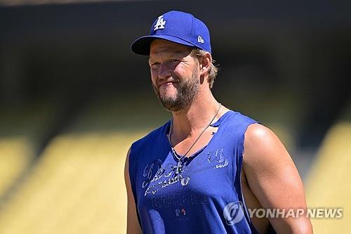 戈贝尔笑谈遭布劳恩隔扣：不可思议 扣篮本身很棒！