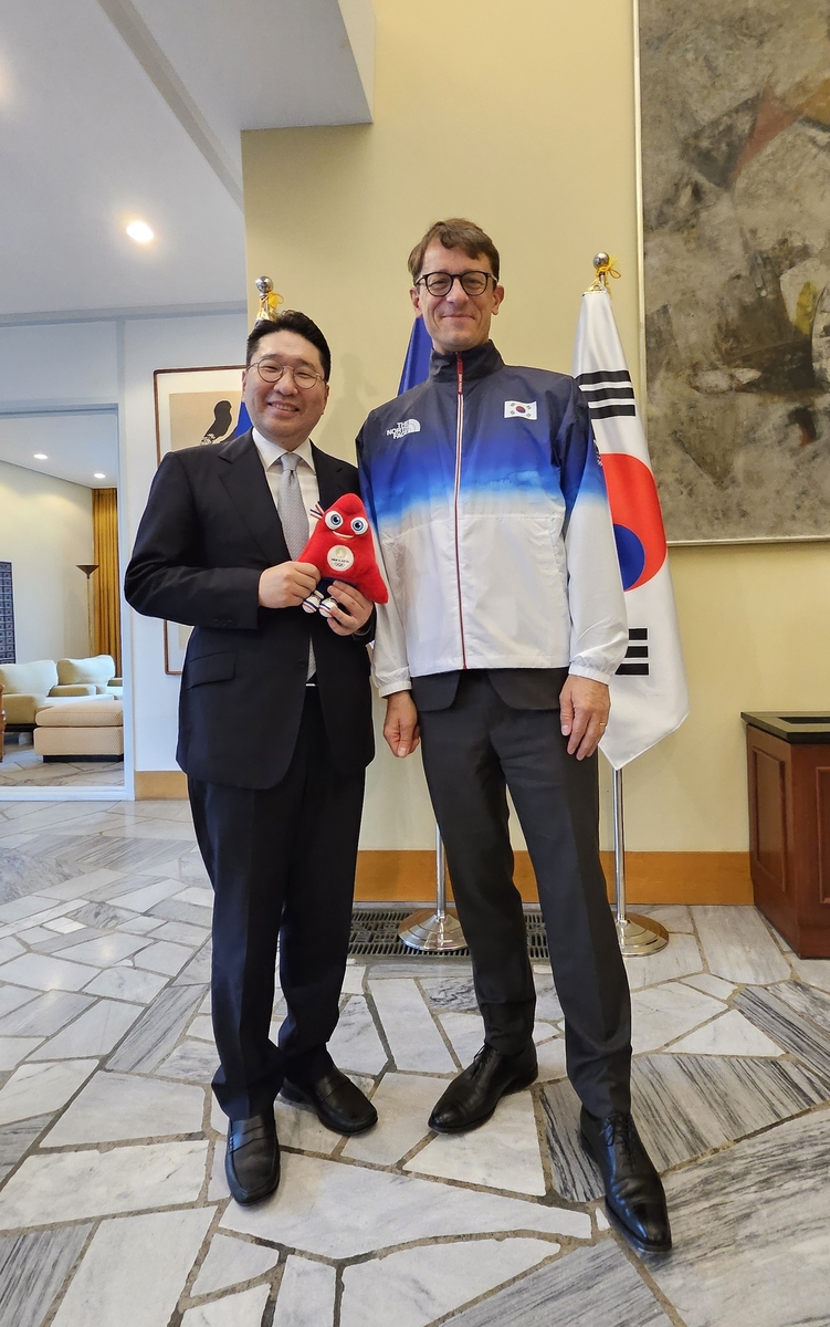 灵活的胖子！洛夫顿反击劈扣一气呵成！