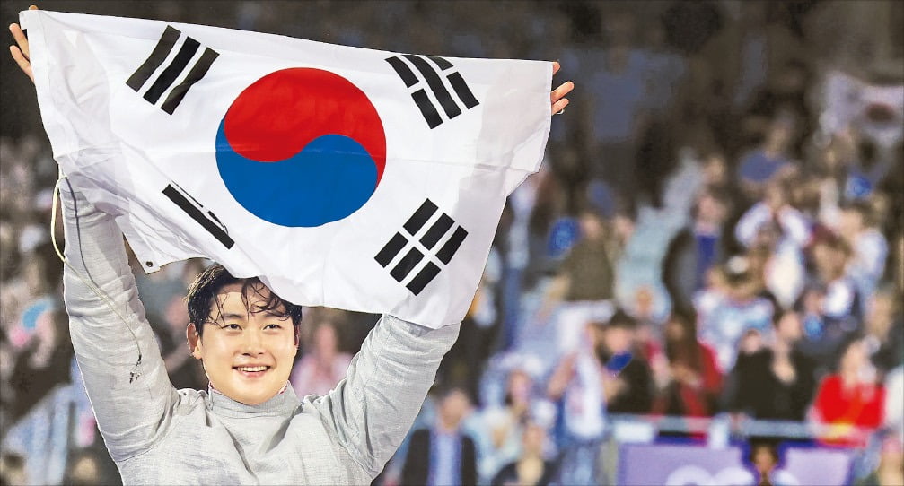 蓝狐传奇！6位莱斯特城主帅的英超首球都是由瓦尔迪打进