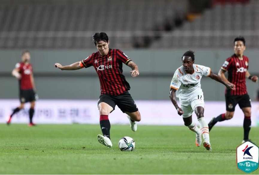 ⚽美职联半场：克拉克献神扑 罗斯洛克造险 西雅图海湾人暂0-0休斯敦迪纳摩