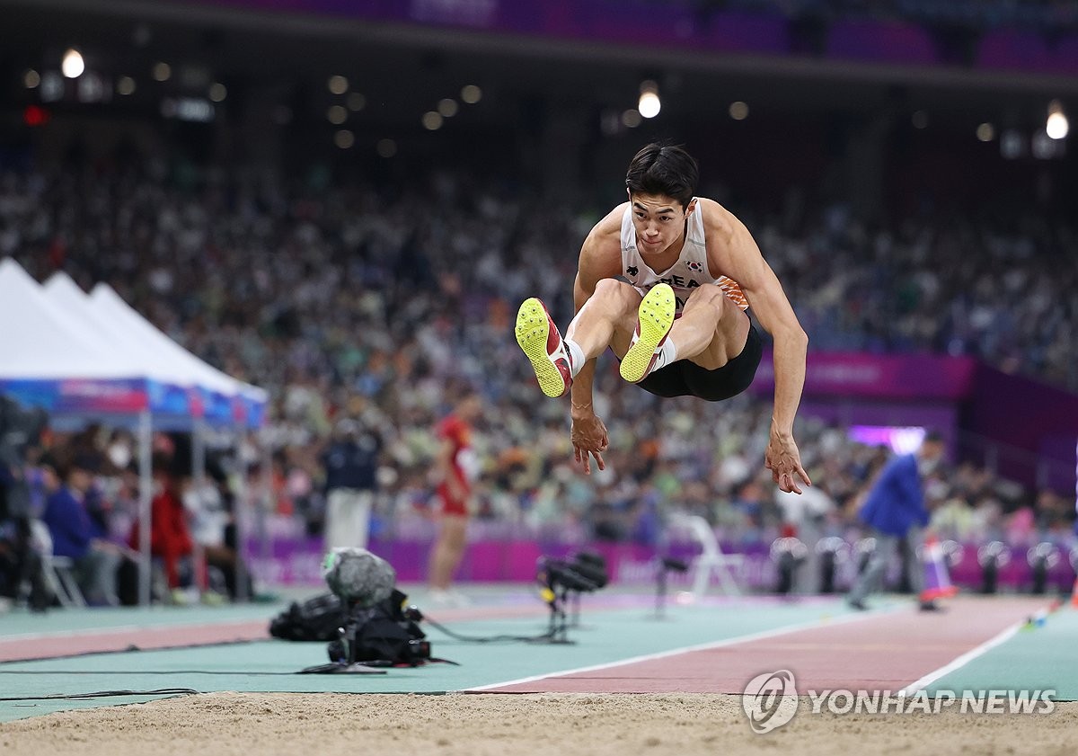 曼联近年清掉的6份大额周薪合同：C罗51万镑 桑乔35万镑