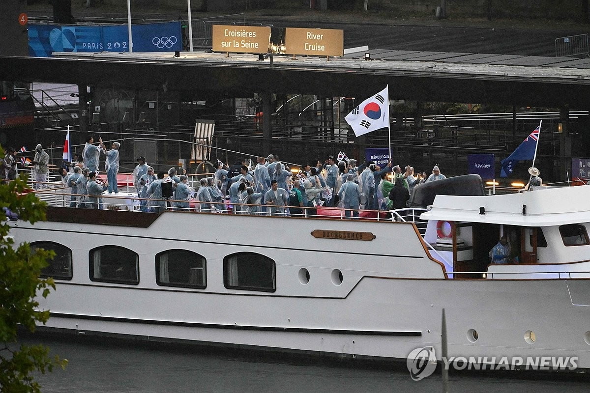 西媒：巴萨再次遭遇红牌悲剧 加西亚创造巴萨欧冠史上最快红牌